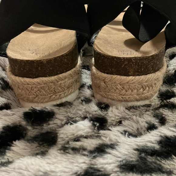 Sandals - Time And True - size 10 - Picture 3 of 4